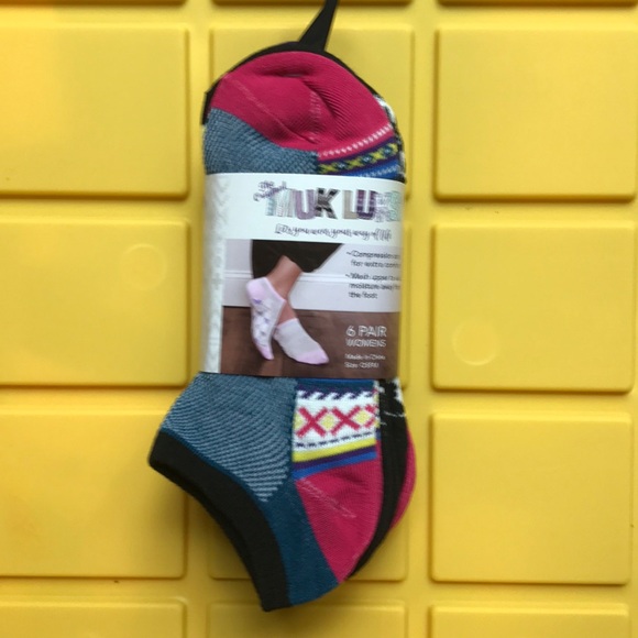 Muk Luks- 6-pair socks - Picture 3 of 8